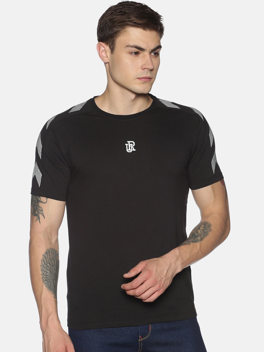 

UrGear Men Black Solid Round Neck T-shirt