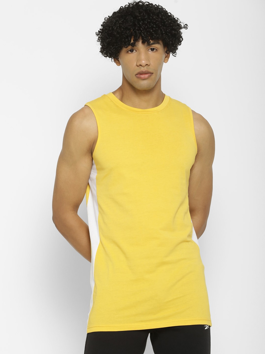 

FOREVER 21 Men Yellow Solid Innerwear Vest 59014403