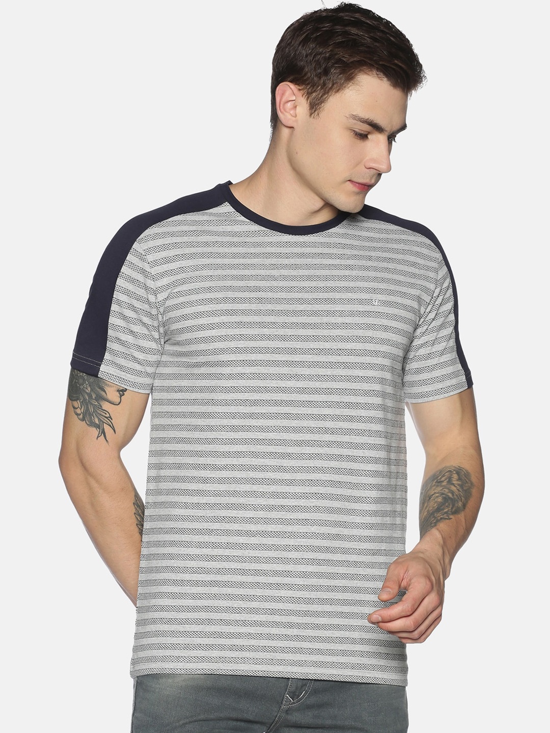 

UrGear Men Grey Striped Round Neck T-shirt