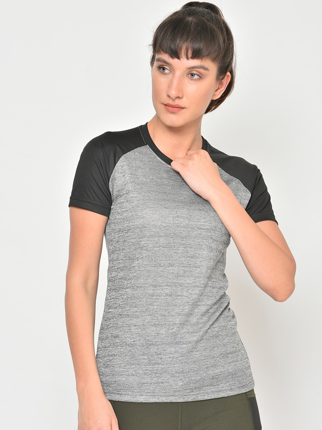 

CHKOKKO Women Grey & Black Colourblocked Training or Gym T-shirt