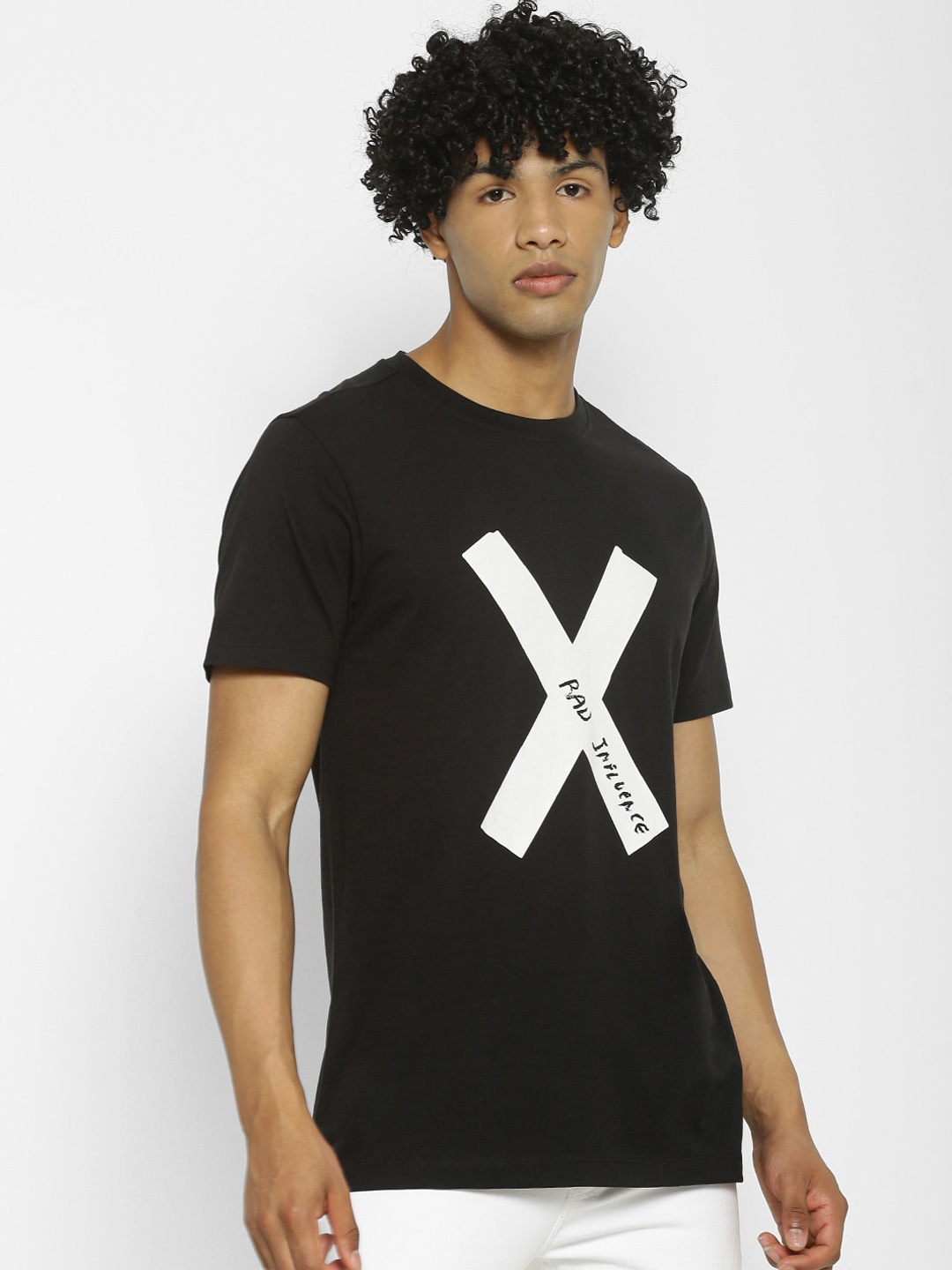 

FOREVER 21 Men Black Printed Round Neck T-shirt
