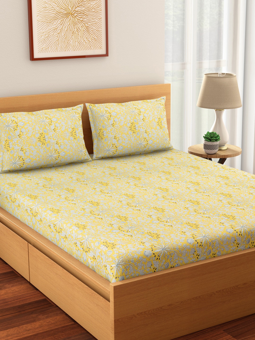 

Living scapes by Pantaloons Yellow & White 210 TC Cotton King Bedsheet & 2 Pillow Covers