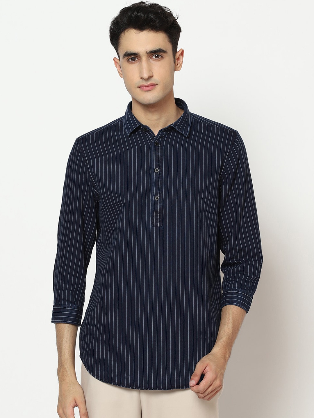 

Blackberrys Men Navy Blue Arise Regular Fit Striped Casual Shirt