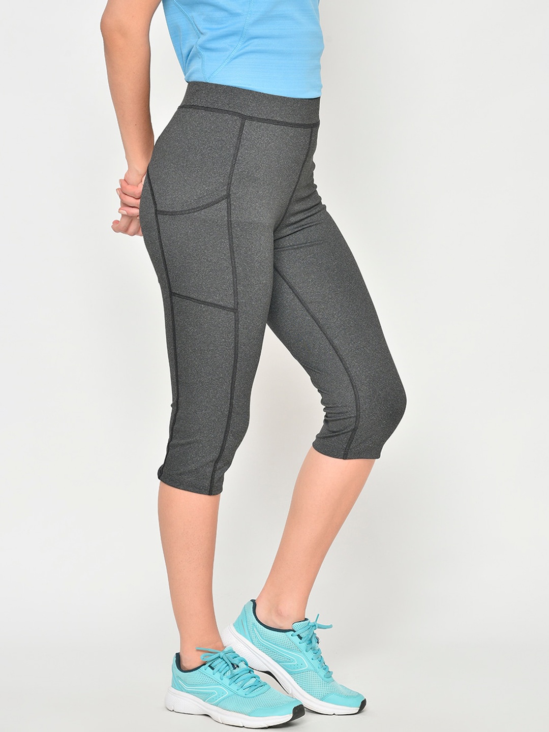

Chkokko Women Grey Solid Skinny Fit Capris