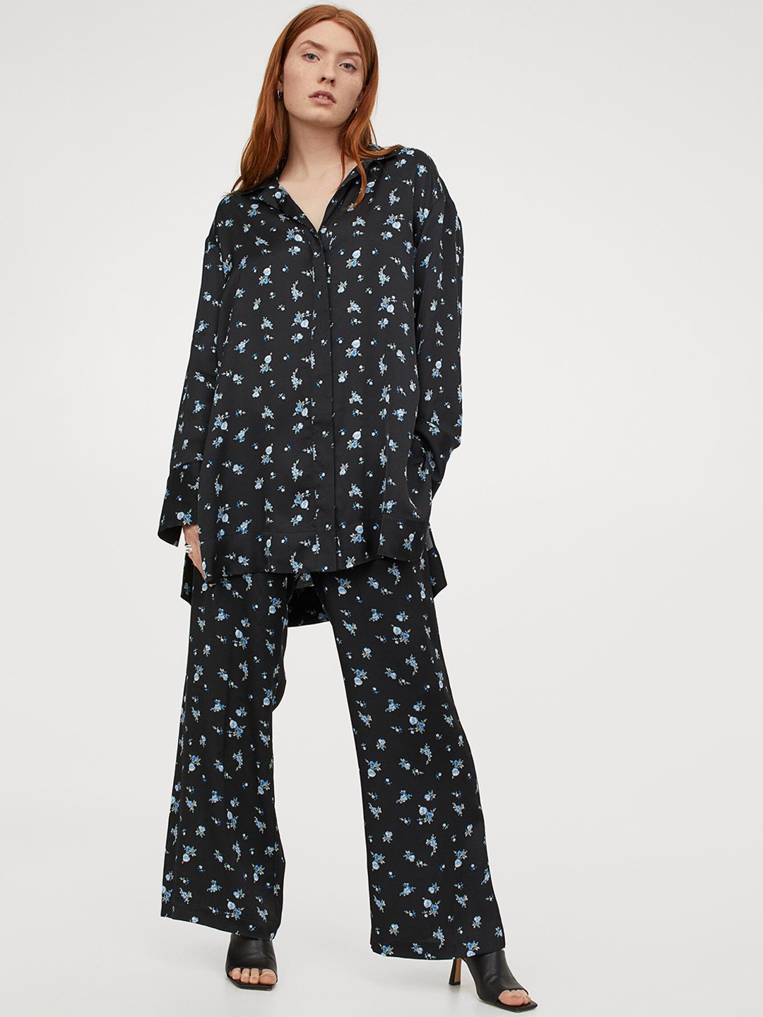 

H&M Women Black & Blue Patterned Trousers