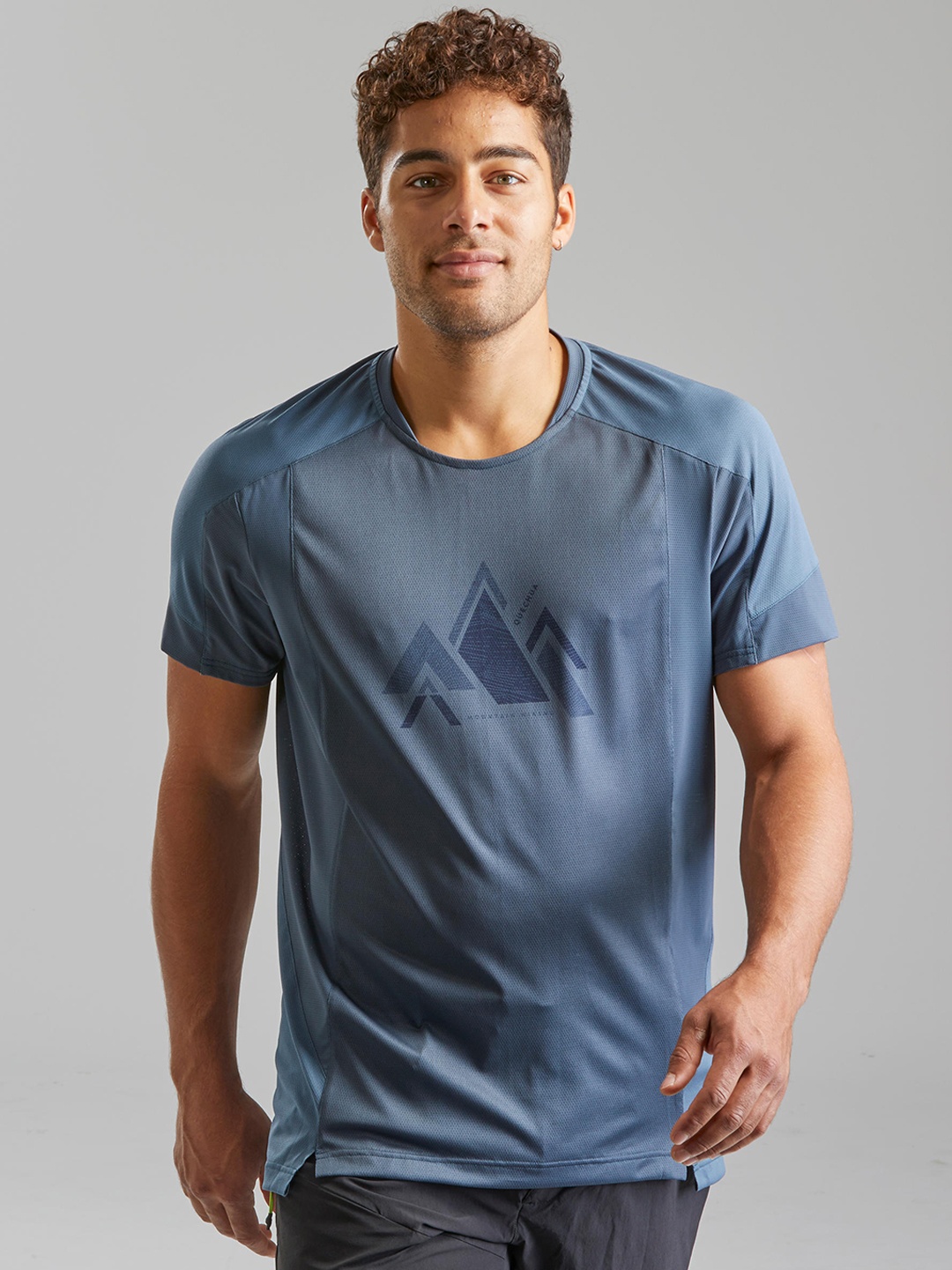 

Quechua By Decathlon Men Blue Quick Dry Printed Hiking & Trekking T-Shirt