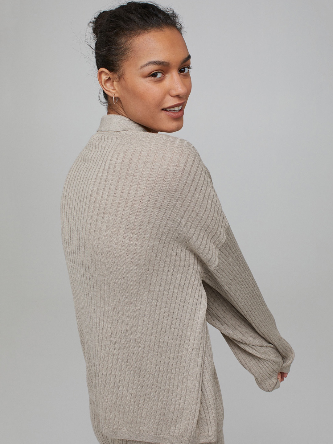 

H&M Women Grey Solid Collared Rib-Knit Sustainable Jumper