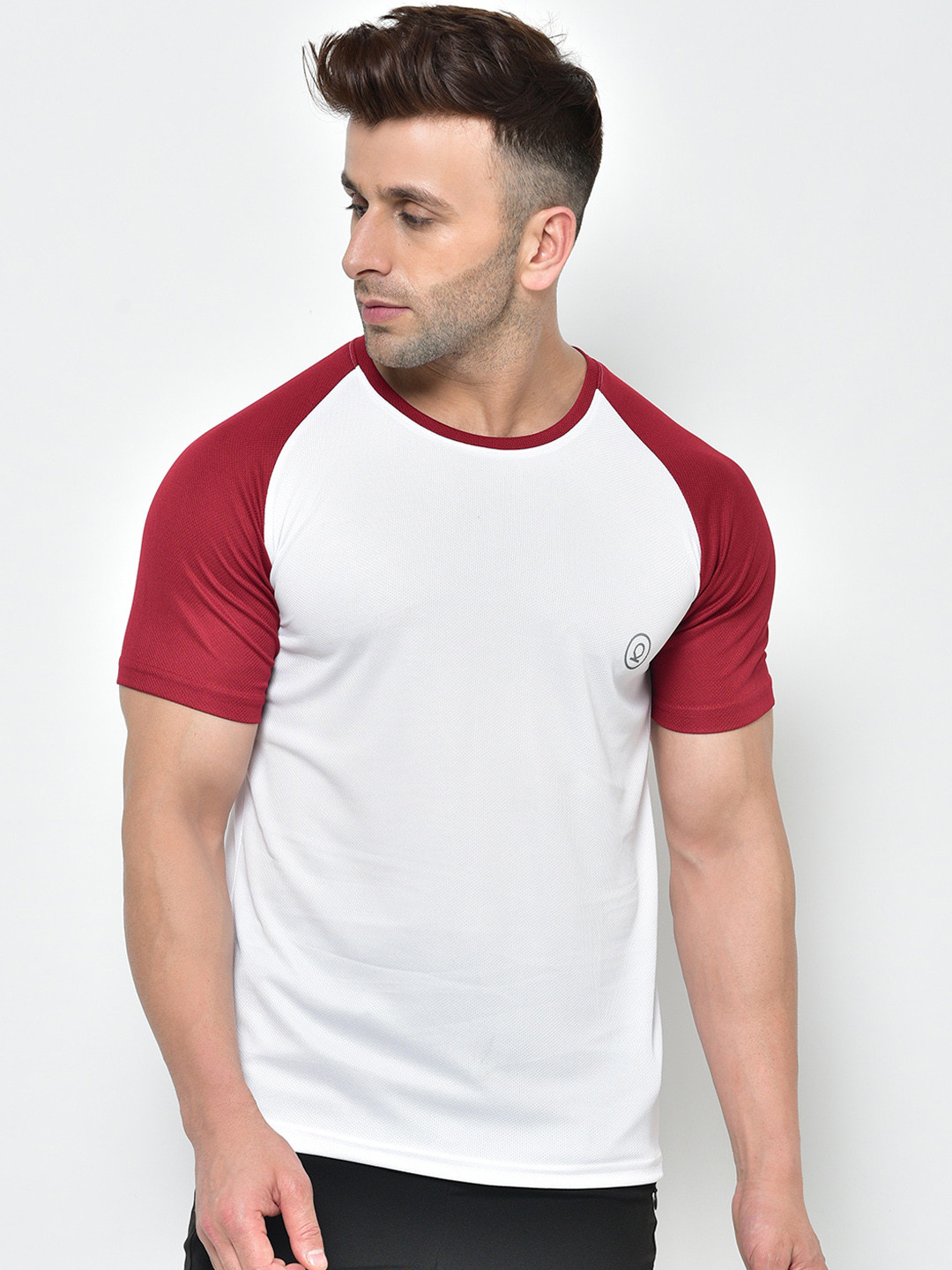

CHKOKKO Men White Colourblocked Round Neck Gym T -Shirt