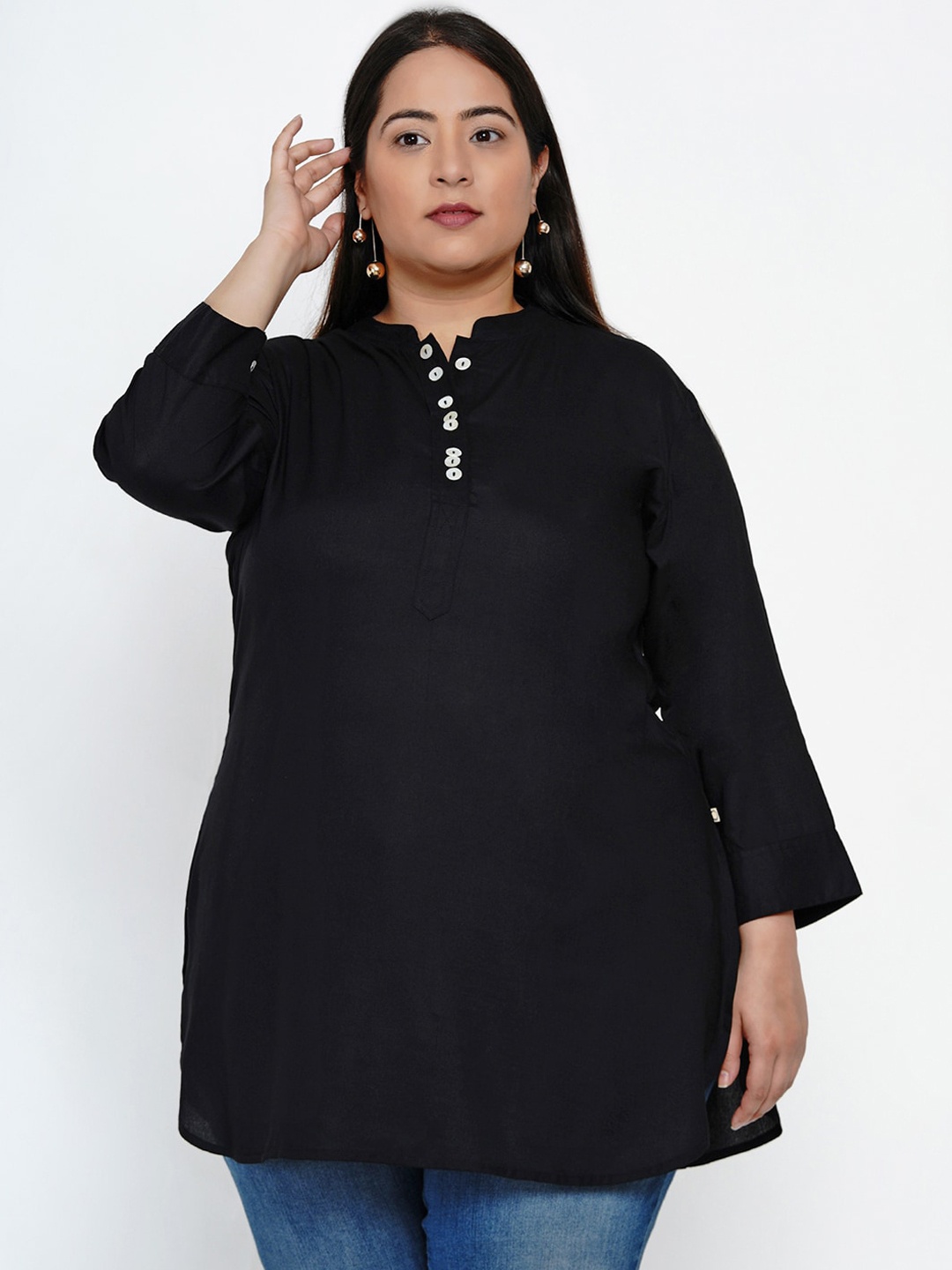

Fabnest Curve Women Black Solid Straight Kurti