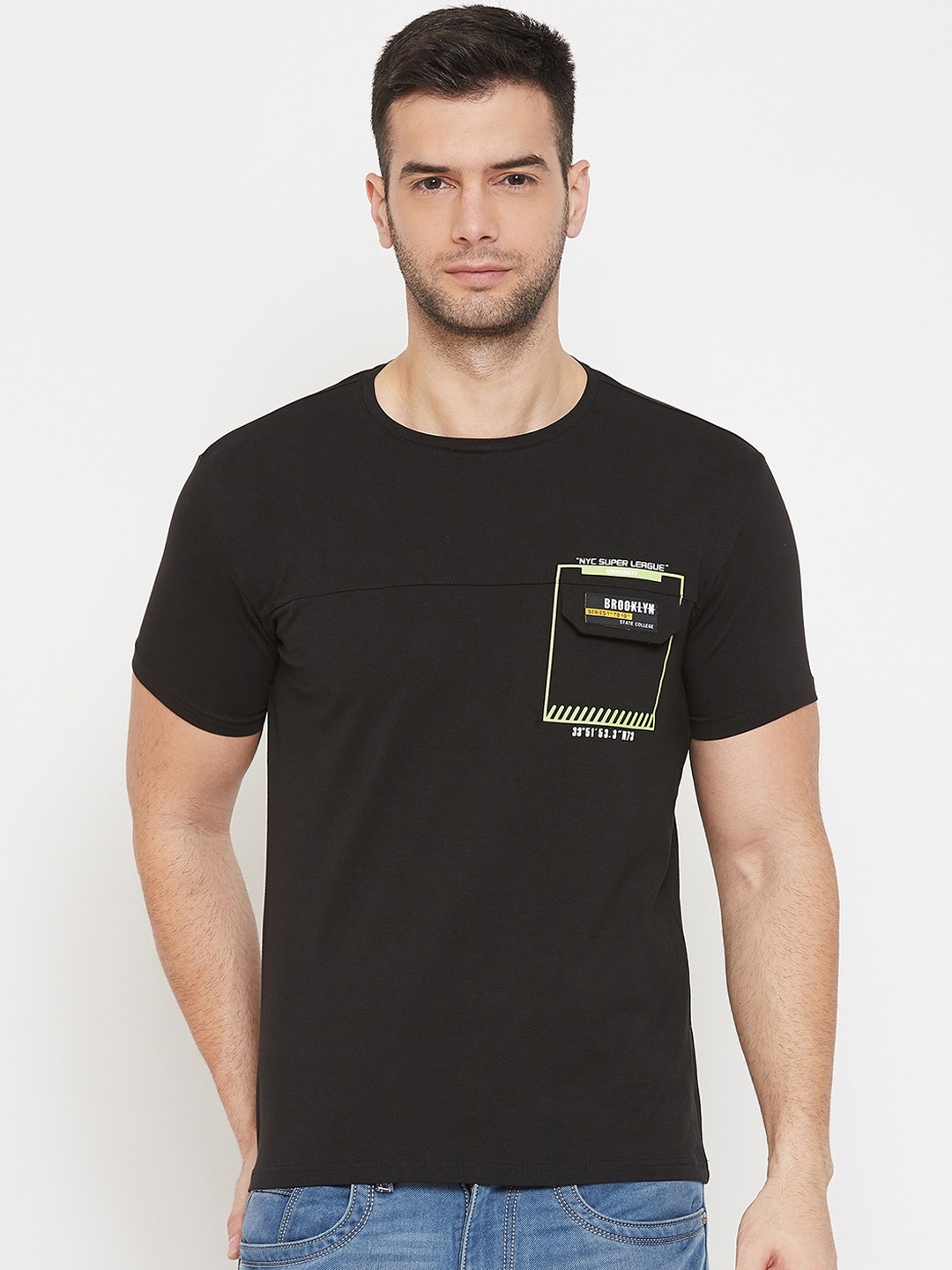 

QUBIC Men Black Solid Round Neck T-shirt