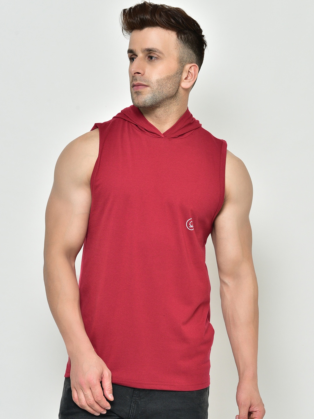 

Chkokko Men Maroon Solid Hood T-shirt