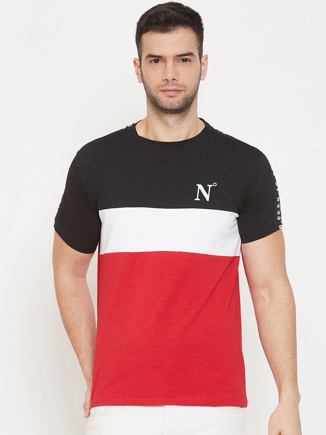 

QUBIC Men Black & Red Colourblocked Round Neck T-shirt