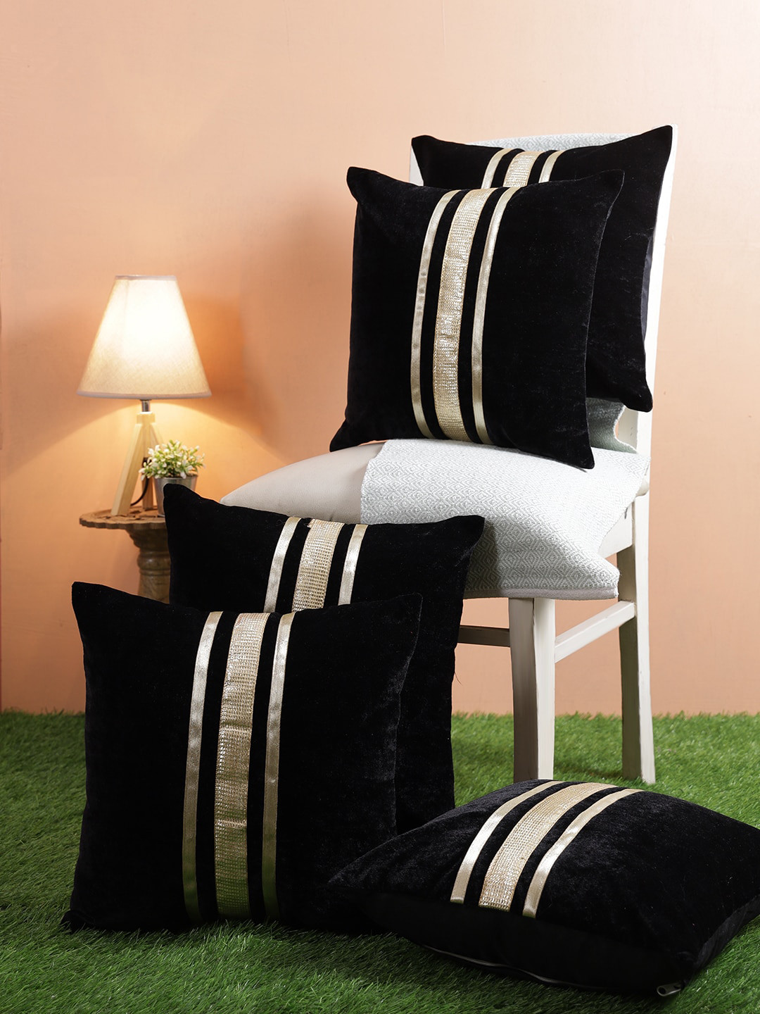 

ROMEE Black & Gold-Toned Set of 5 Striped Square Cushion Covers
