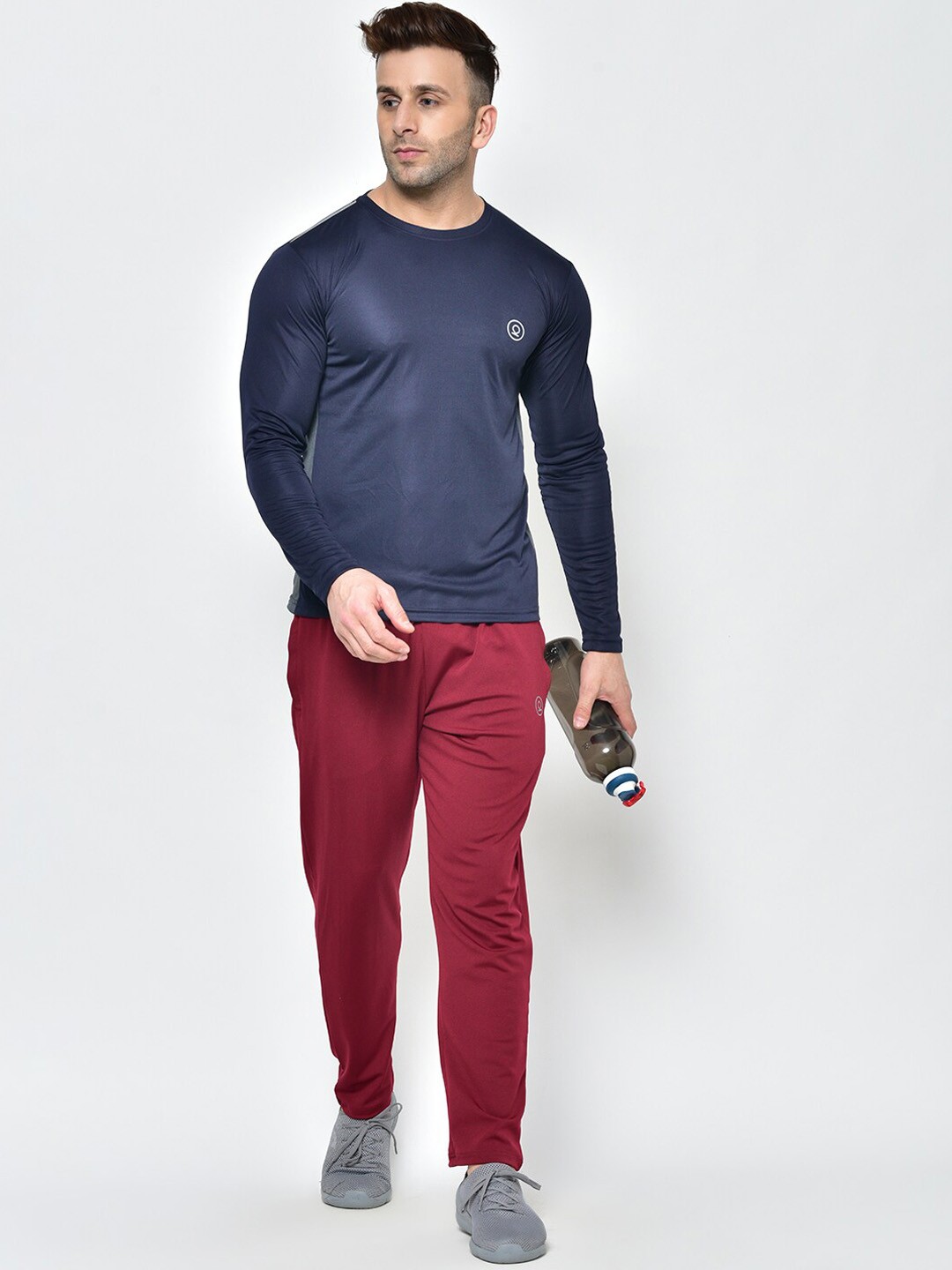

CHKOKKO Men Navy Blue Solid Round Neck Gym T -Shirt