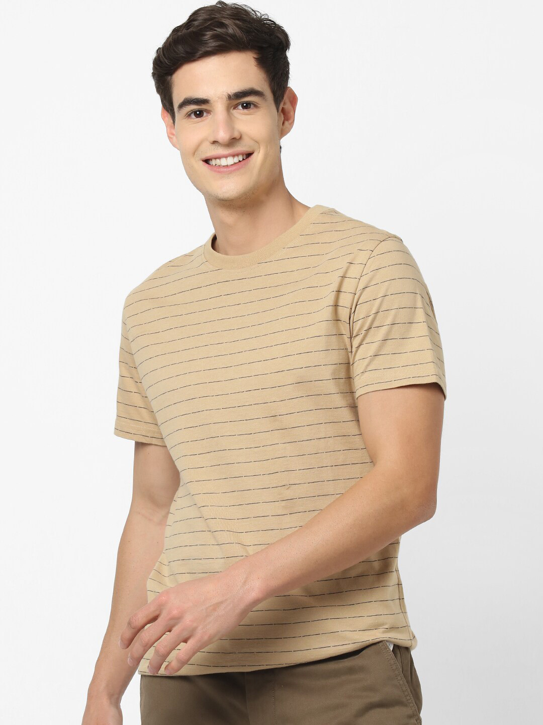 

Celio Men Beige Blue Striped Round Neck Pure Cotton T-shirt