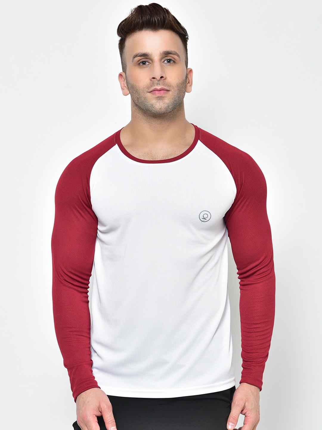 

CHKOKKO Men White & Maroon Colourblocked Round Neck Dry Fit Gym T-shirt