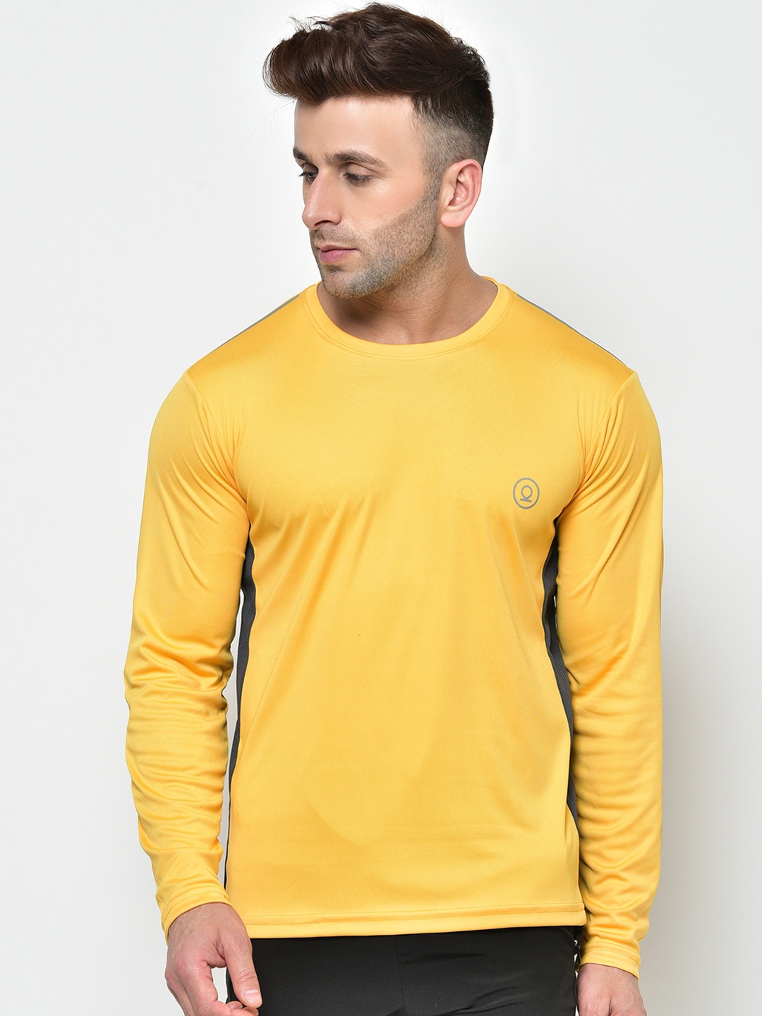 

Chkokko Men Mustard Solid Round Neck T-shirt