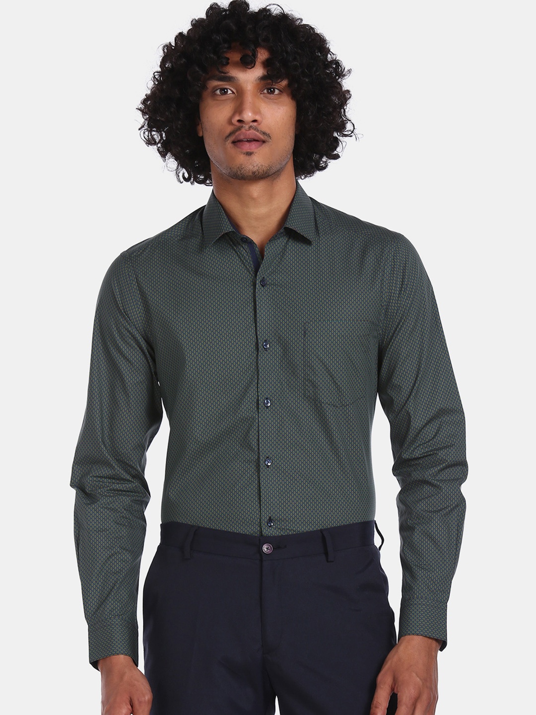 

Arrow Men Green & Navy Blue Slim Fit Printed Cotton Formal Shirt