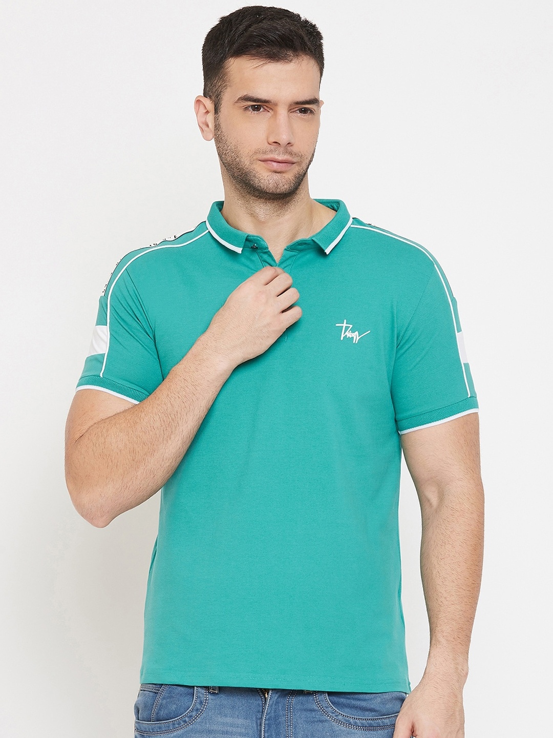 

QUBIC Men Green Solid Polo Collar T-shirt