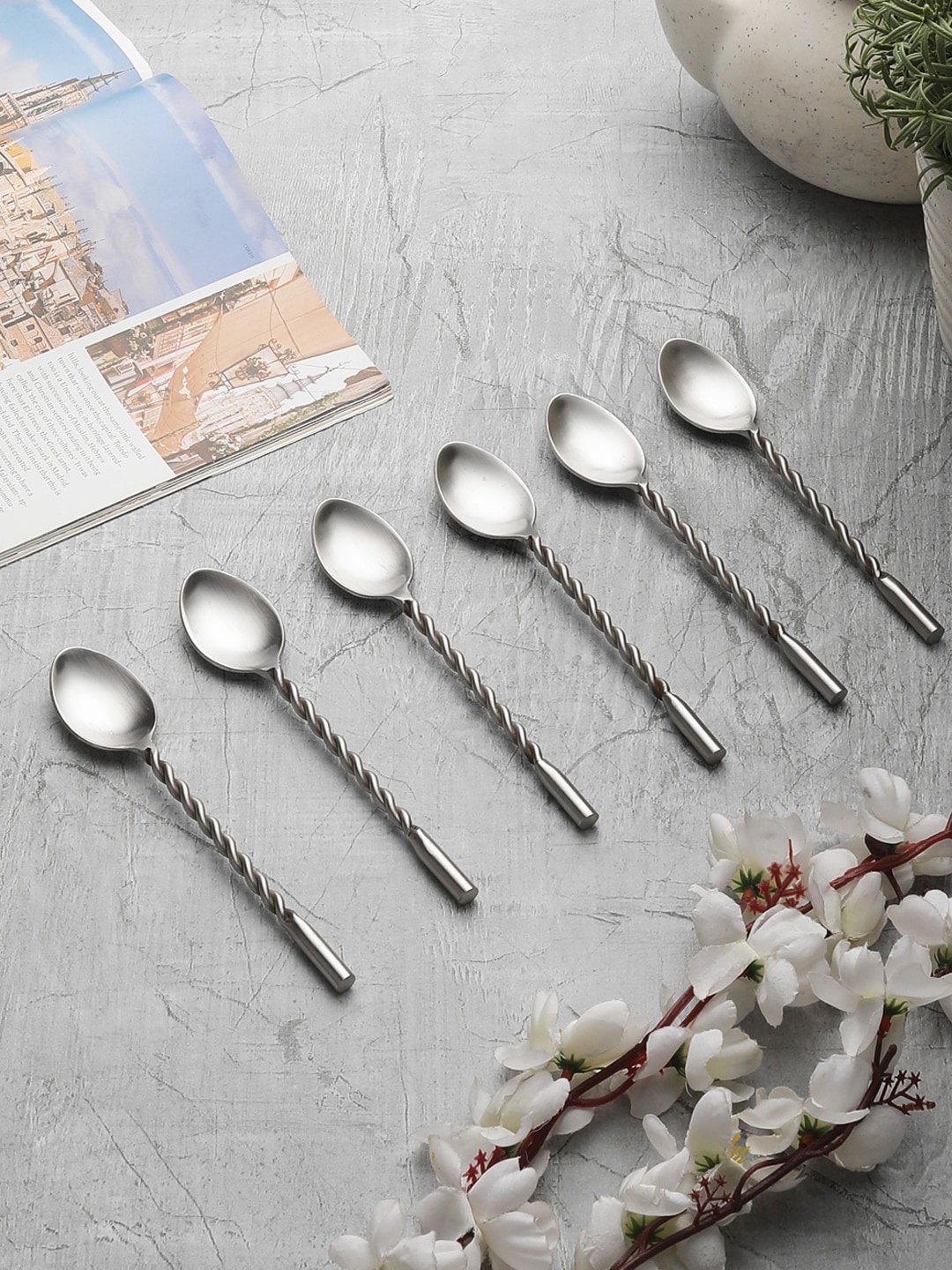

VarEesha Silver-Toned Set