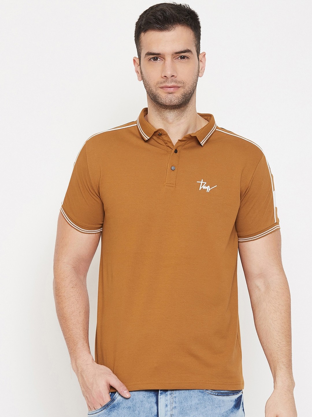 

QUBIC Men Brown Solid Polo Collar T-shirt