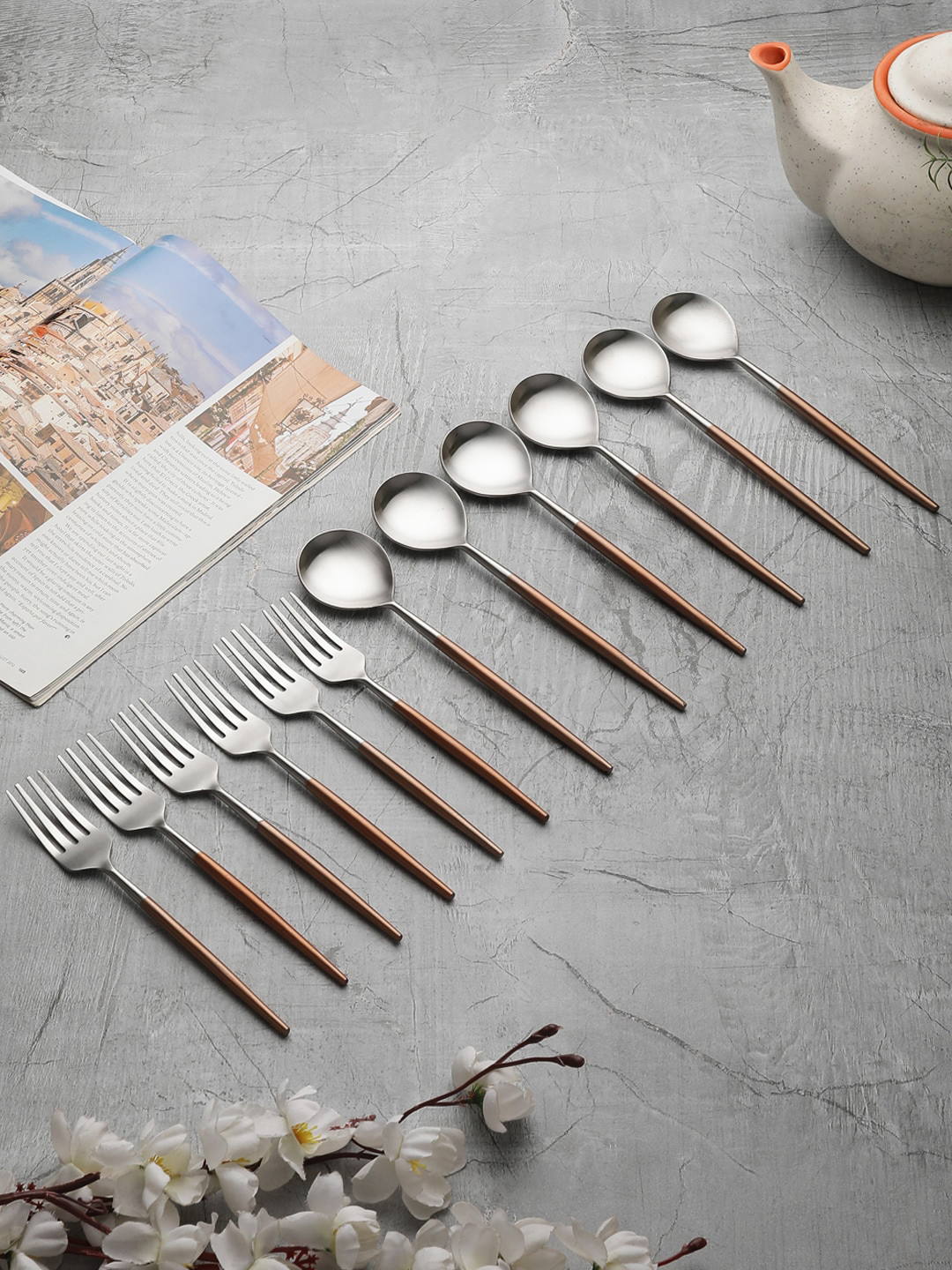 

VarEesha Brown & Silver-Toned Set