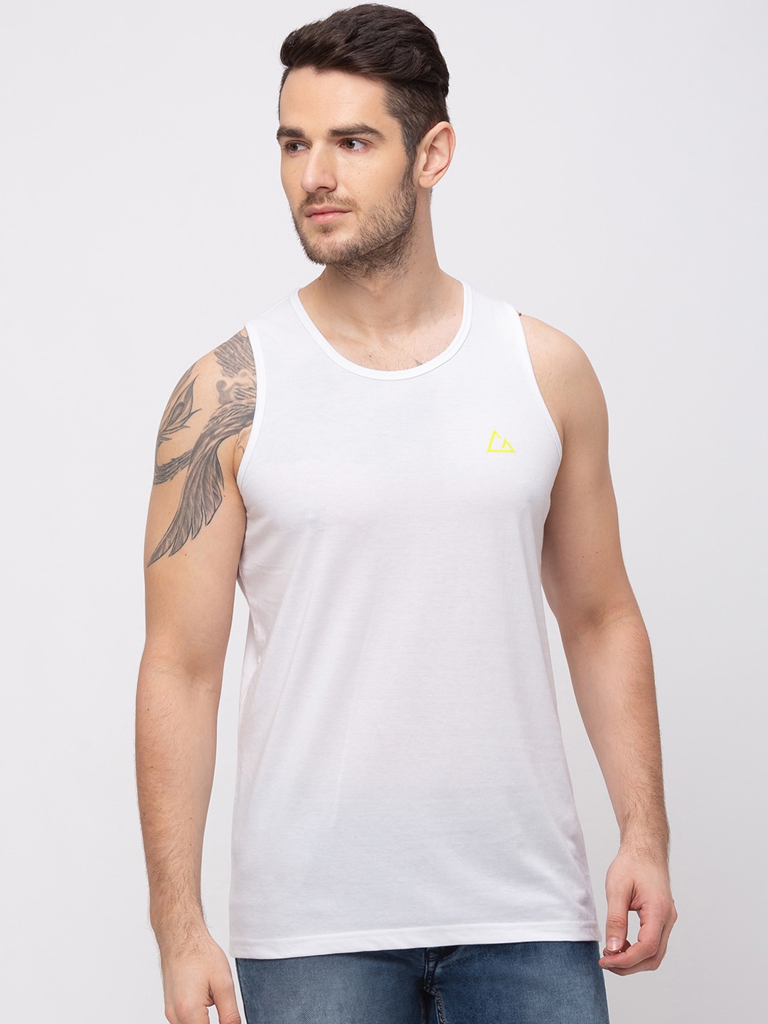 

GIORDANO Men White Solid Round Neck T-shirt