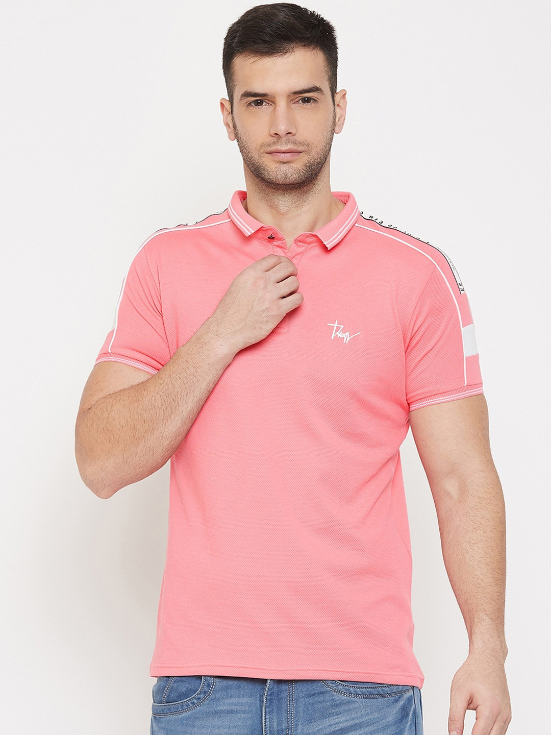 

QUBIC Men Pink Solid Polo Collar T-shirt