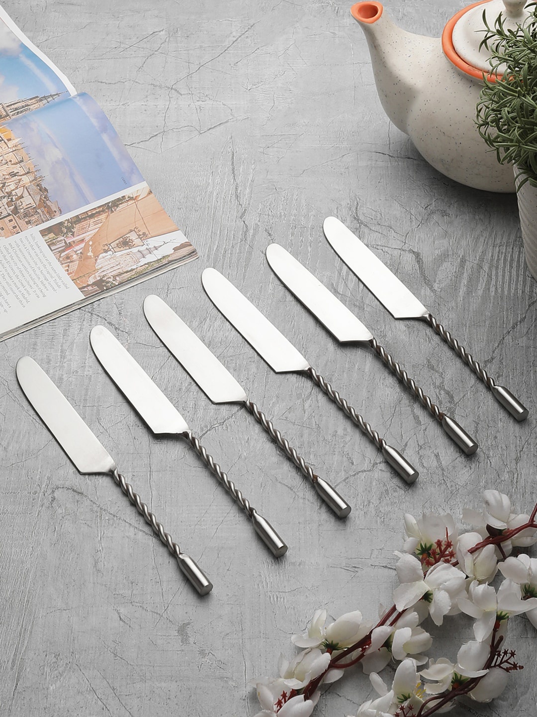 

VarEesha Silver-Toned Set
