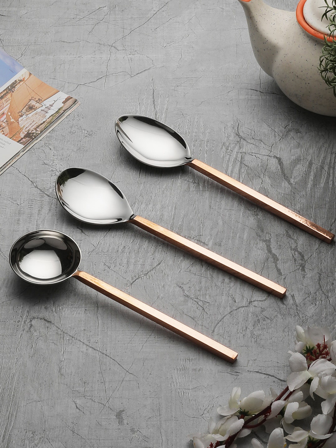 

VarEesha Tan & Silver-Toned Set