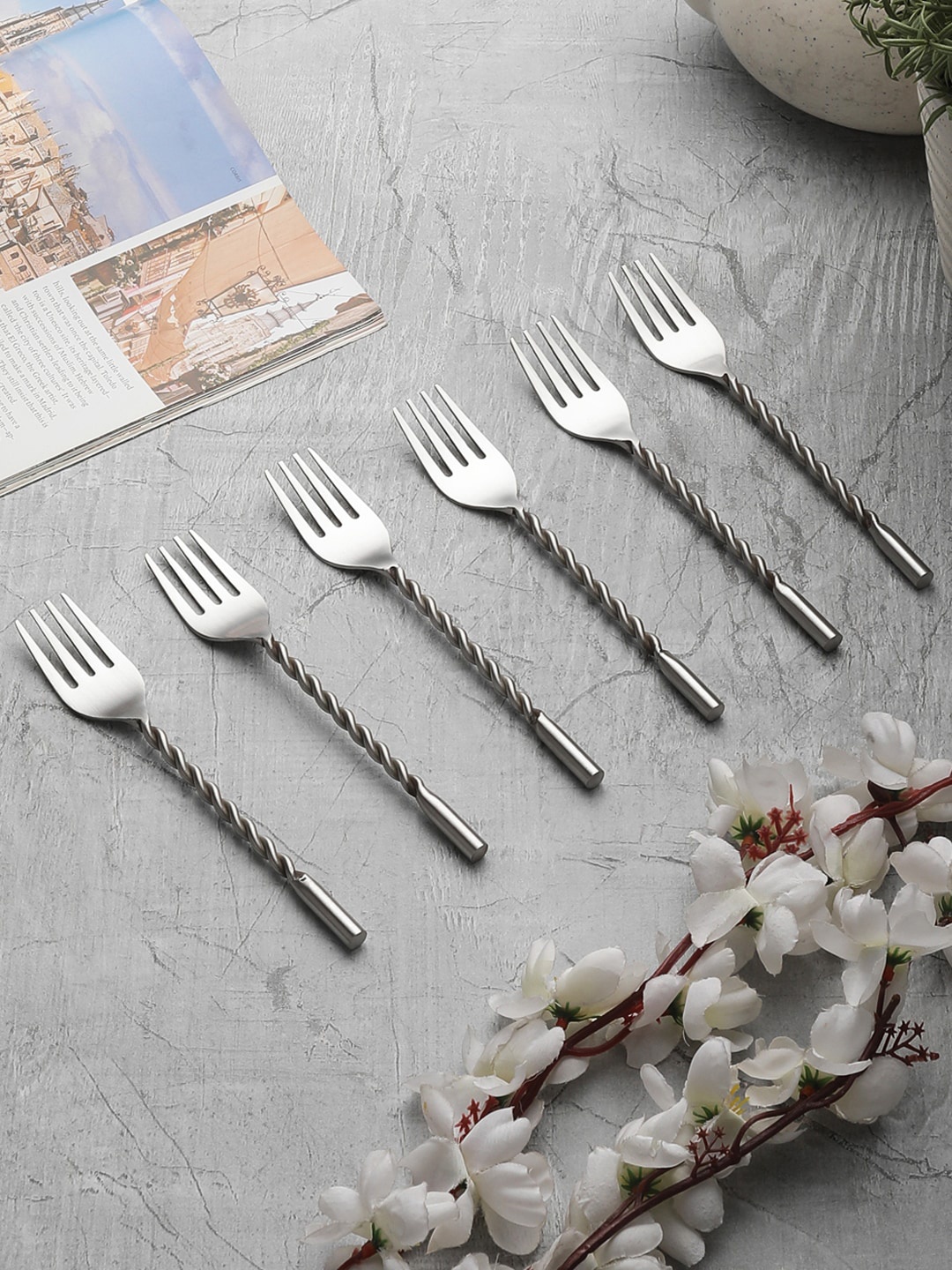 

VarEesha Silver-Toned Set