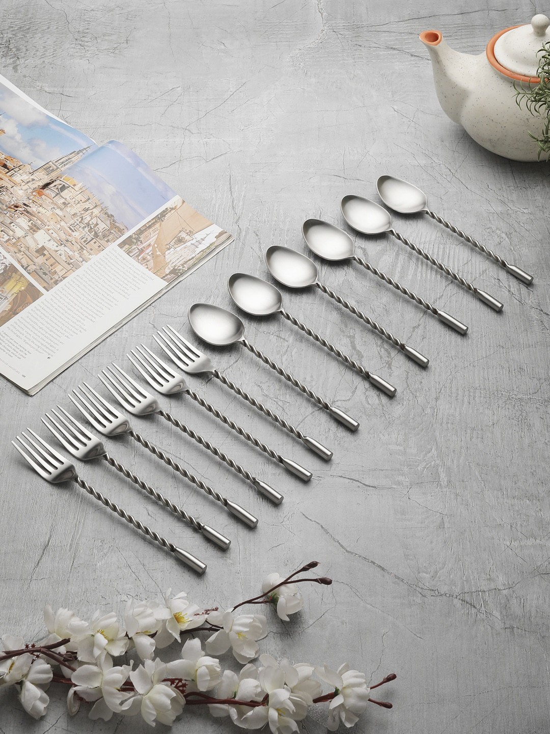 

VarEesha Silver-Toned Set