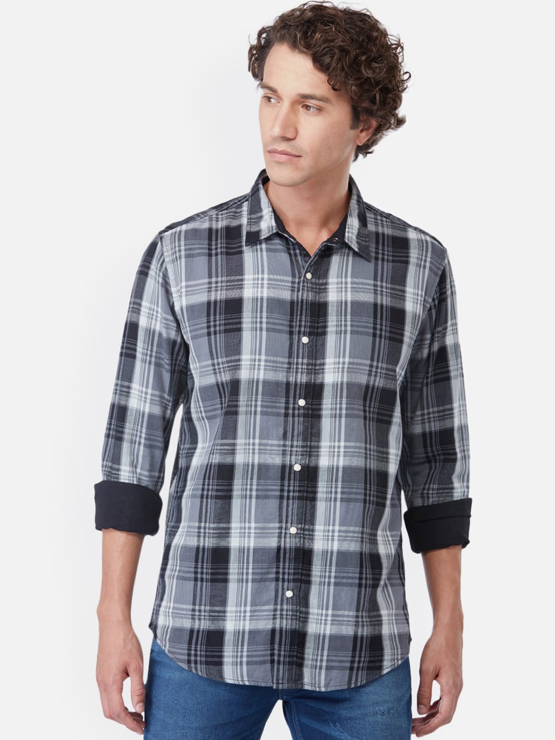

Pepe Jeans Men Grey & Black Regular Fit Checked Casual Shirt