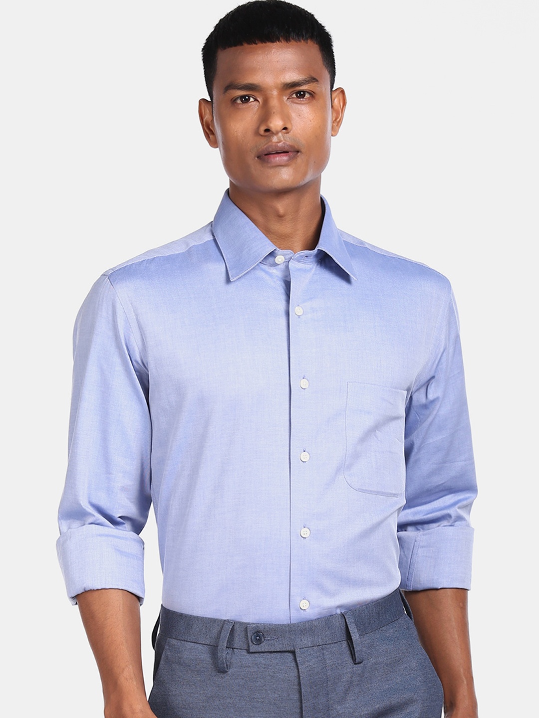 

Arrow Men Blue Regular Fit Solid Cotton Casual Shirt