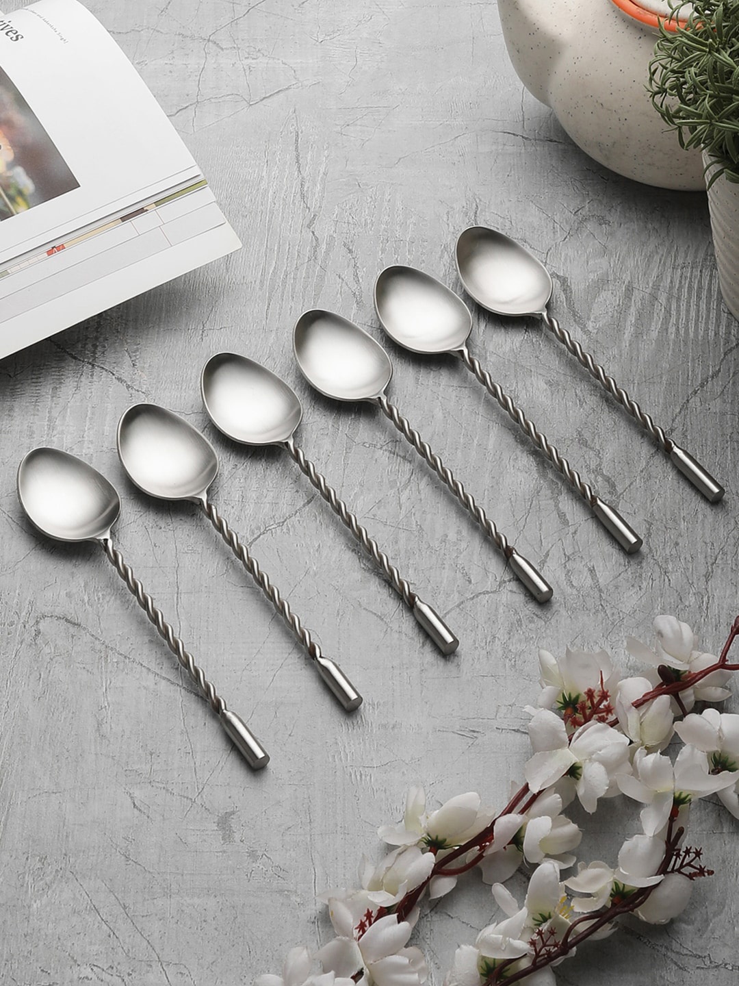 

VarEesha Silver-Toned Set