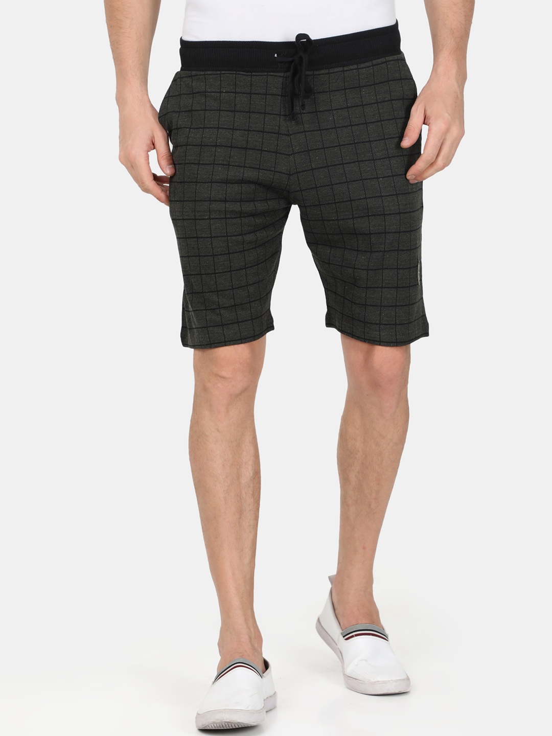 

Masculino Latino Men Black Checked Regular Fit Regular Shorts