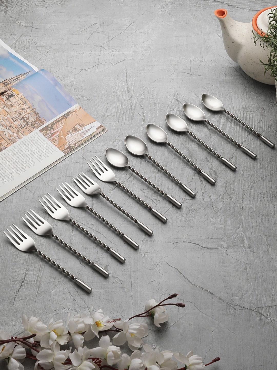 

VarEesha Silver-Toned Set