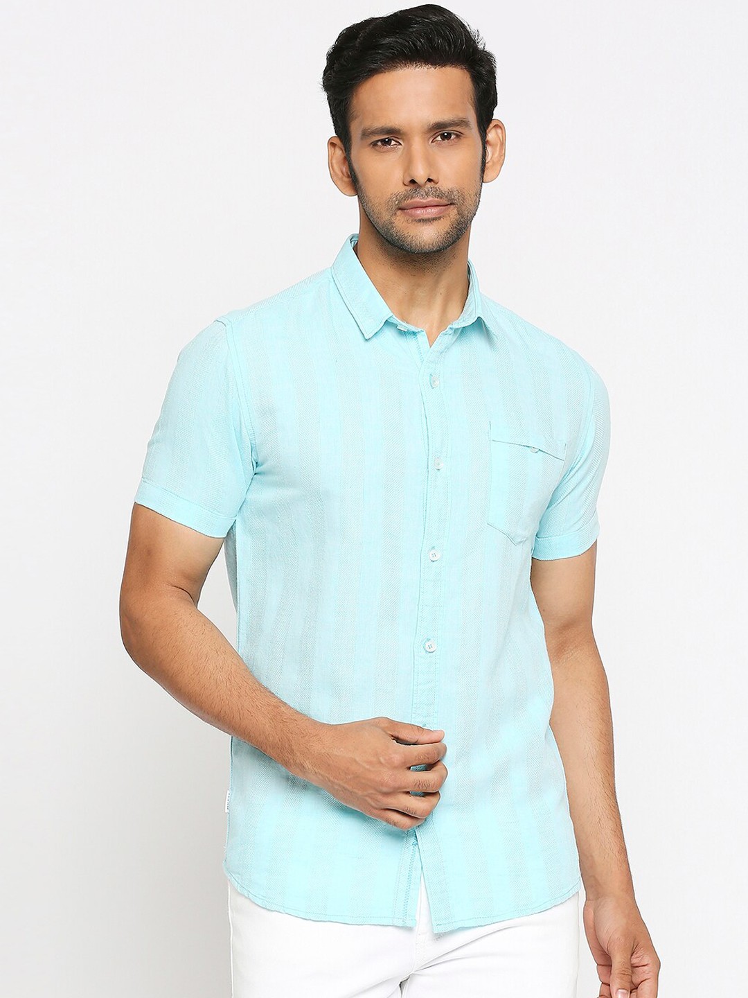

Mufti Men Blue Slim Fit Solid Casual Shirt