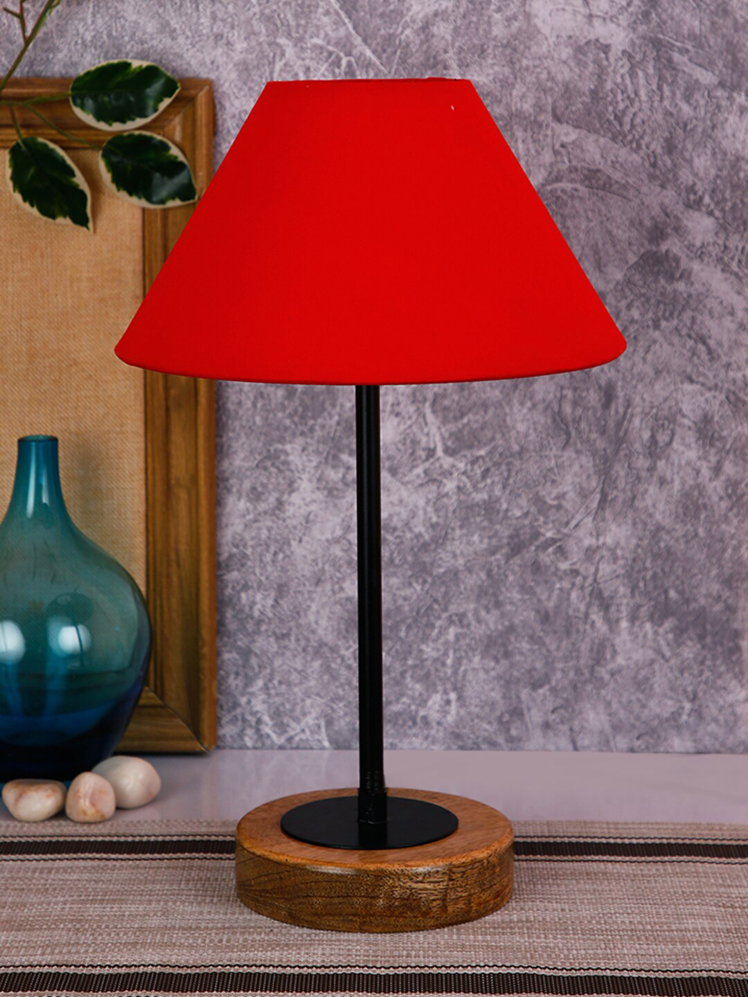 

Devansh Red & Black Solid Traditional Table Lamp with Shade