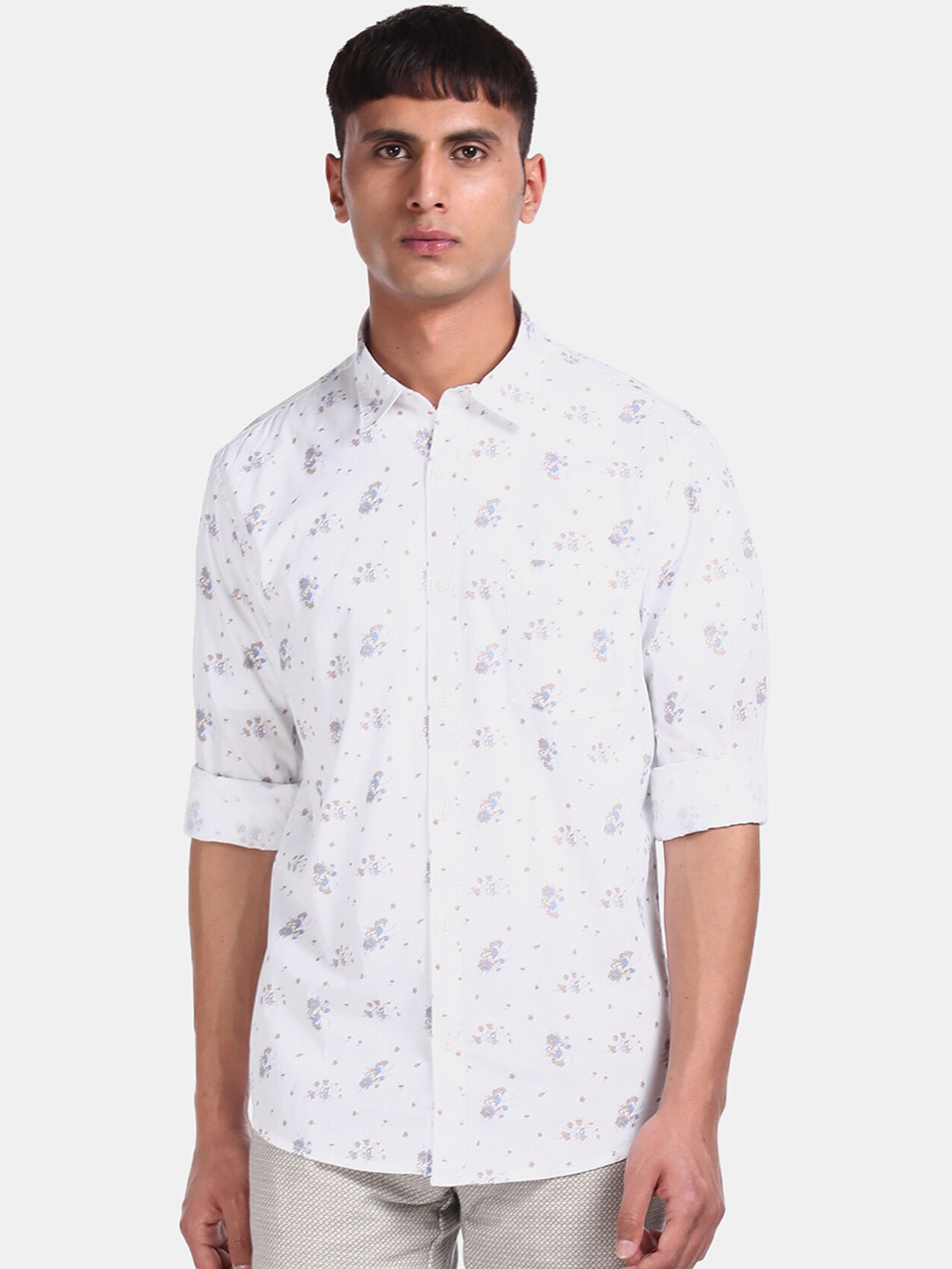 

Cherokee Men White & Blue Floral Printed Pure Cotton Casual Shirt
