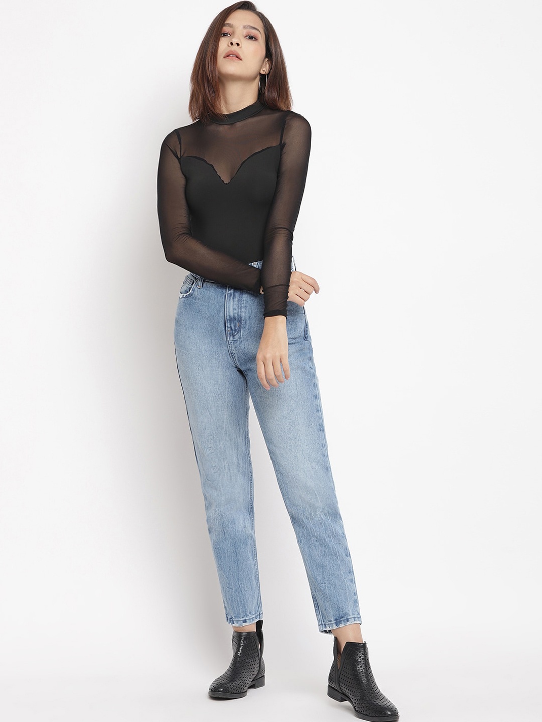 

Belliskey Women Blue Boyfriend Fit Mid-Rise Clean Look Cropped Jeans