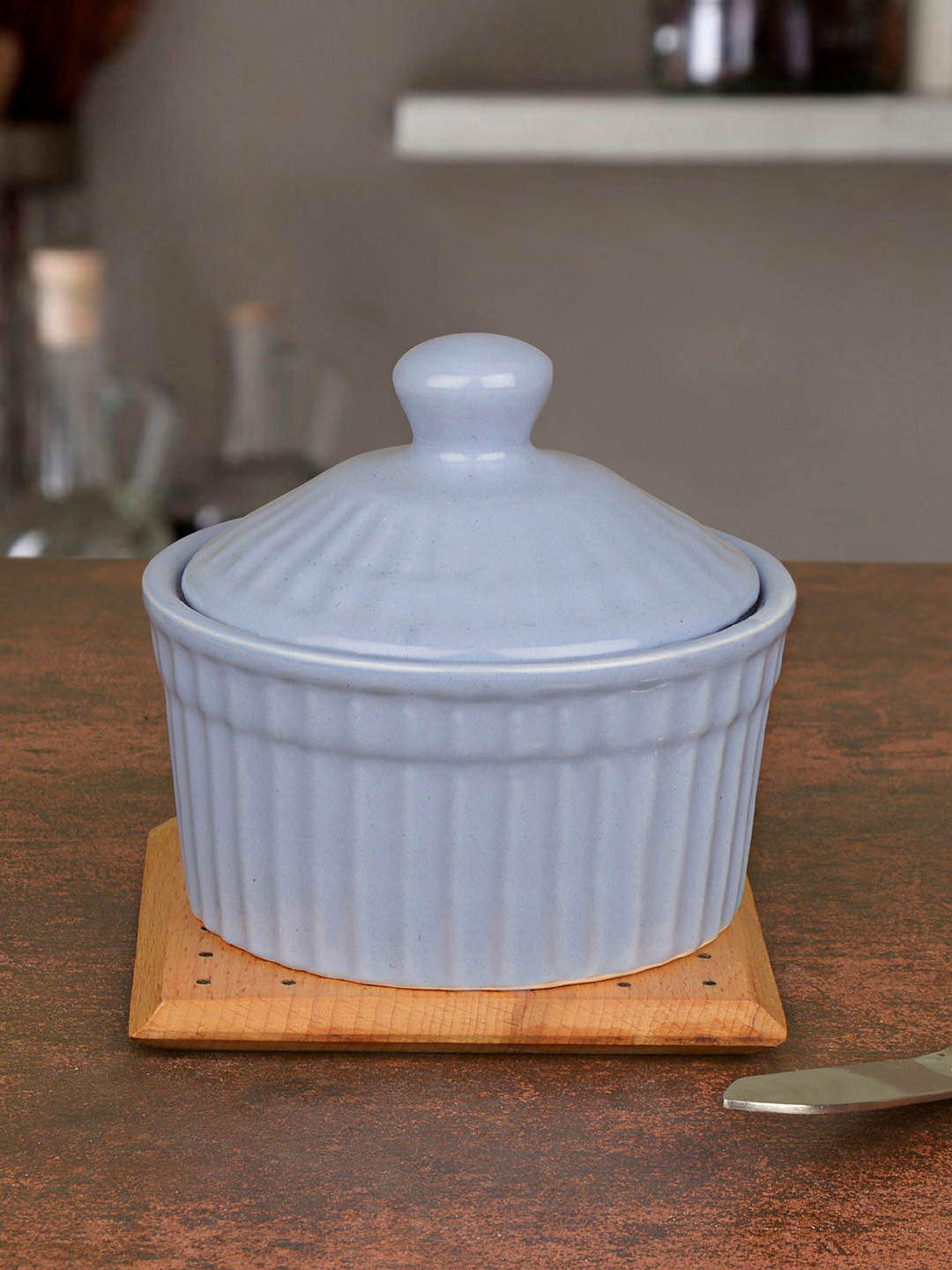 

StyleMyWay Purple Solid Ceramic Serving Bowl With Lid
