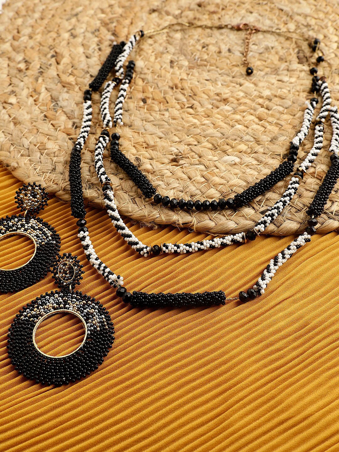 

STREET 9 Black & White Beaded Jewellery Set