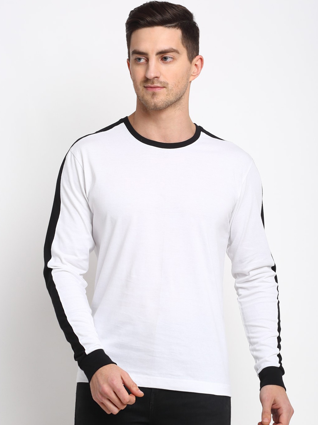 

Friskers Men White Solid Round Neck Cotton Pure Cotton T-shirt