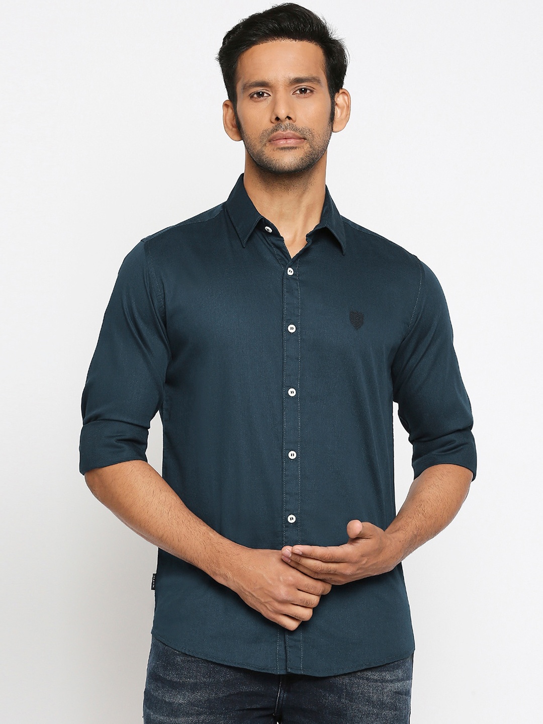 

Mufti Men Blue Slim Fit Solid Casual Shirt