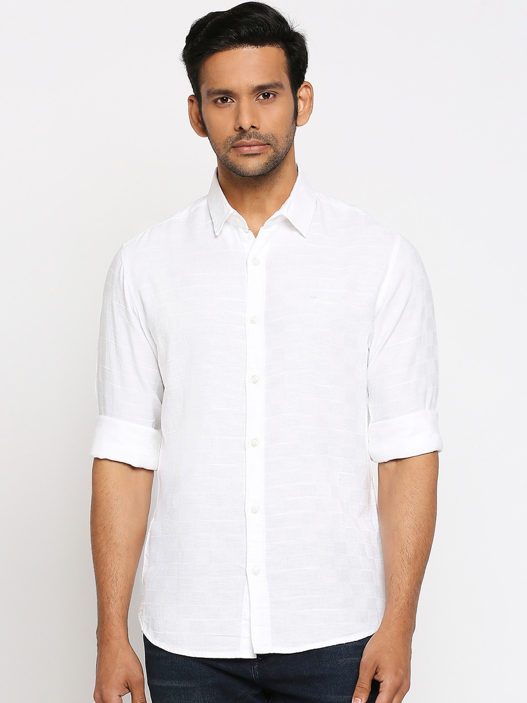 

Mufti Men Off-White Slim Fit Solid Casual Shirt