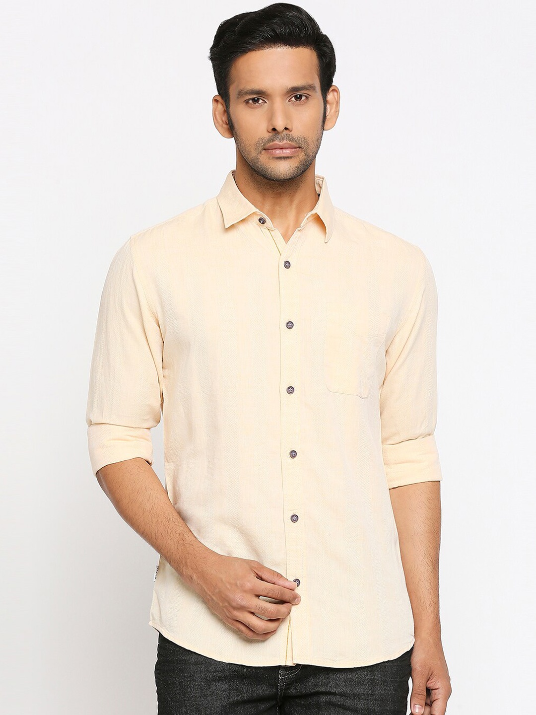 

Mufti Men Yellow Slim Fit Solid Casual Shirt