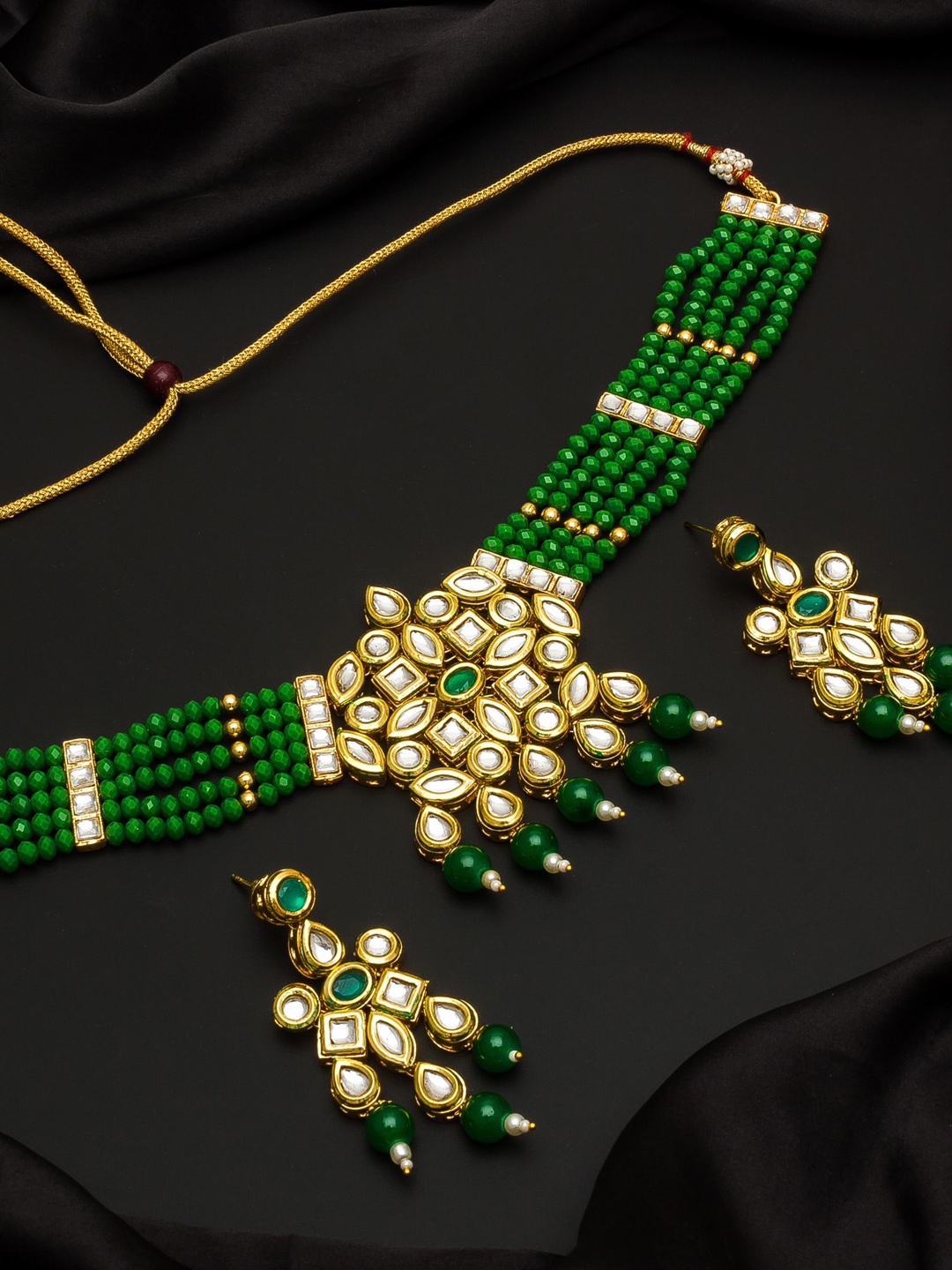 

aadita Gold-Plated Green & White Kundan-Studded Beaded Handcrafted Jewellery Set