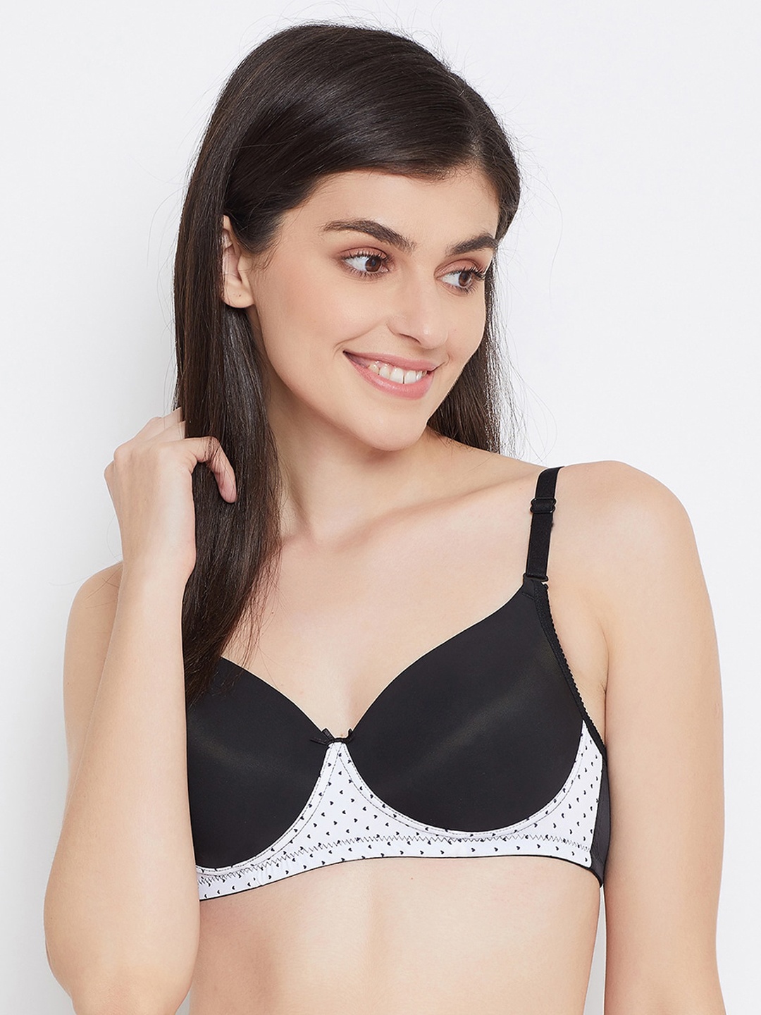 

Clovia Black & White Colourblocked Non-Wired Lightly Padded T-shirt Bra BR2148P1336E