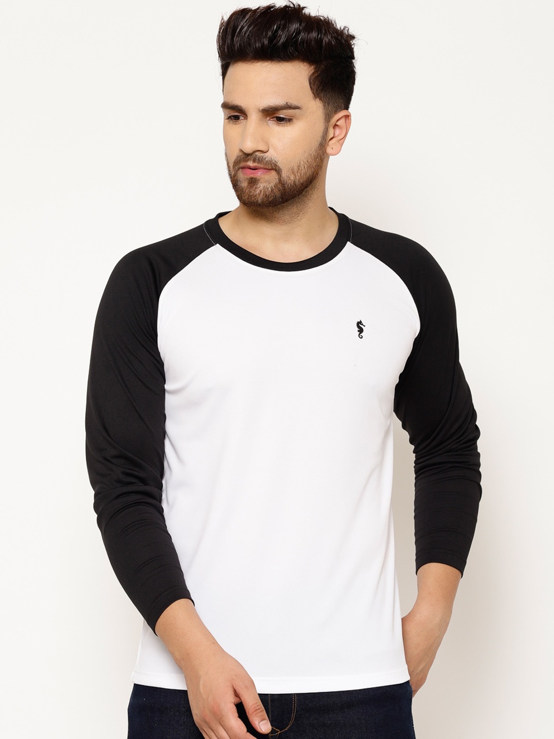 

EPPE Men White & Black Colourblocked Round Neck T-shirt